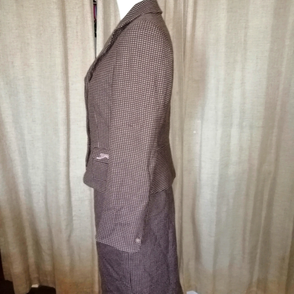 Tahari-Arthur S. Levine 2-piece suit